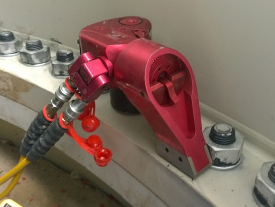 驅(qū)動液壓扭矩扳手在張家口沽源風(fēng)場預(yù)緊塔筒螺栓